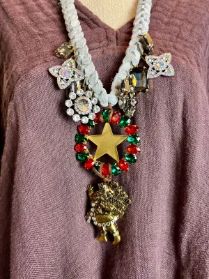 000A Santa Chic XMAS Necklace